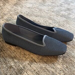 Vivaia Women's Blue flats - size 37 ( US 6.5) - square toe - great condition